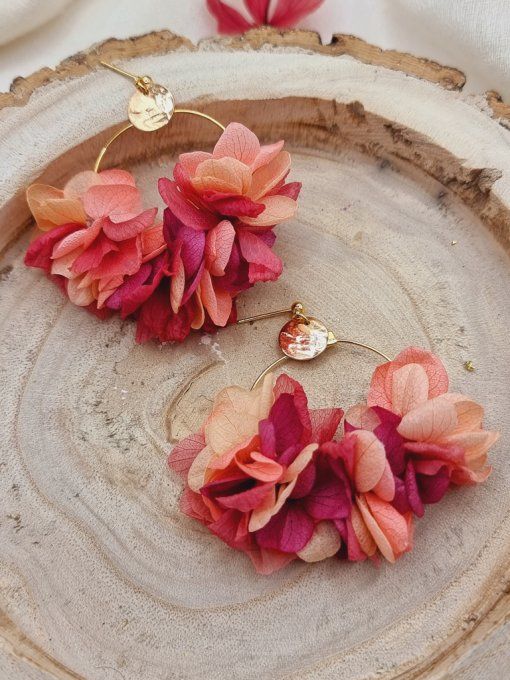 Boucles d'oreilles créoles fleurs hortensia miulticolore corail, rose fuschia, pêche, jaune pâle mar